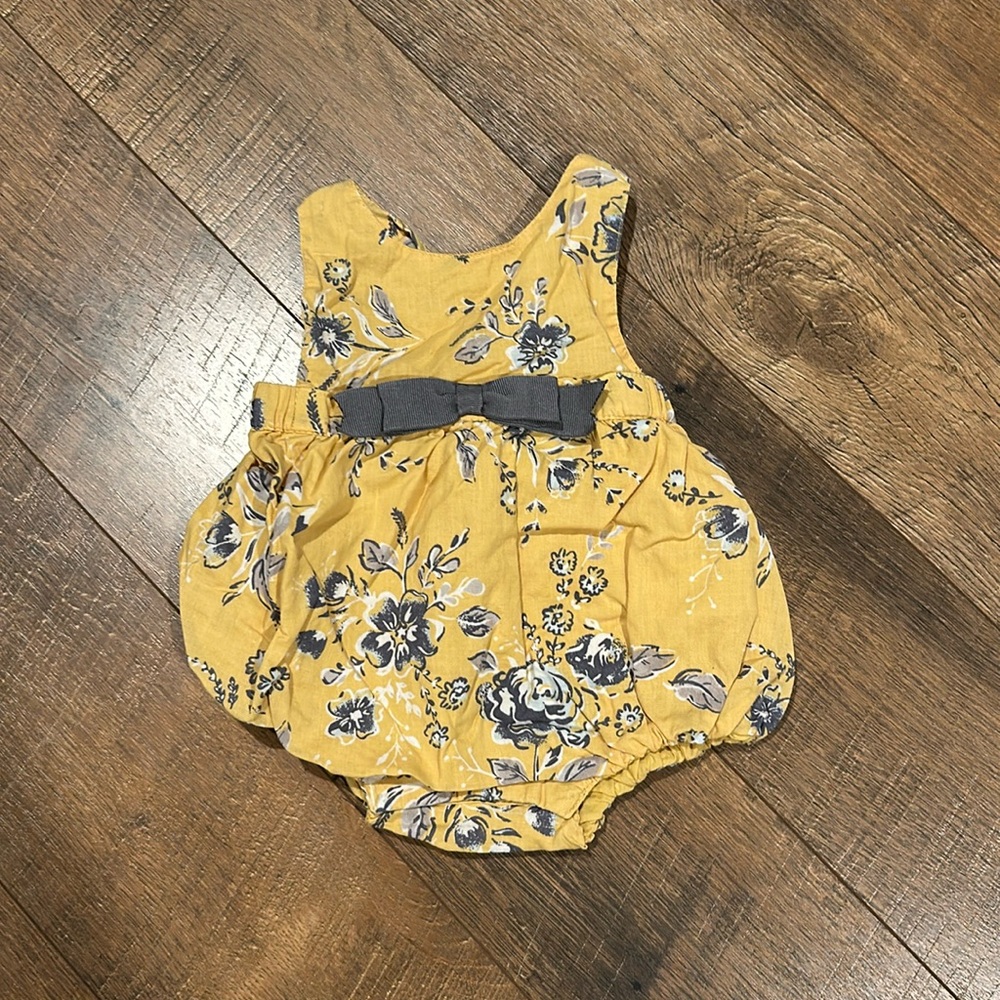 Gray and Yellow Floral Bubble